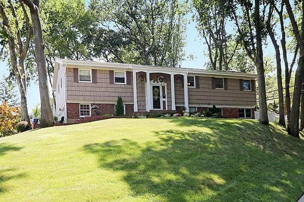 1st image of 1 Split Oak Dr