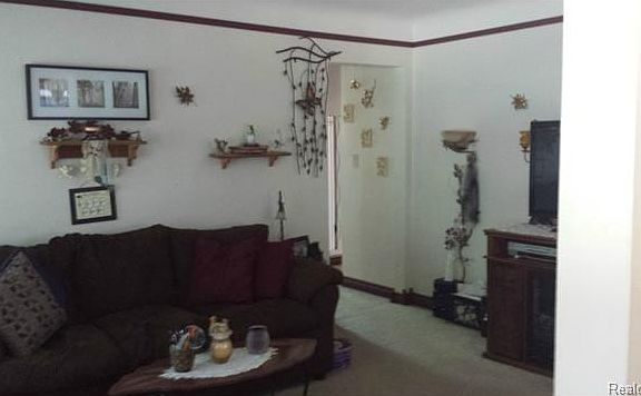 4th image of 23505 Tireman St