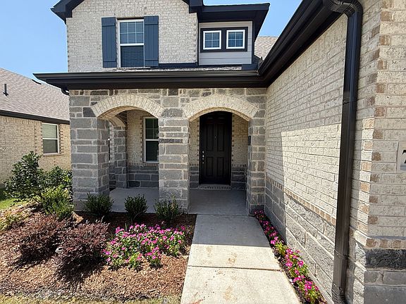 4th image of 715 Roanoke Dr