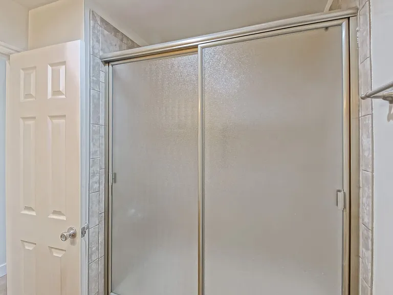 1720 Ardmore Ave #301 — Photo 32