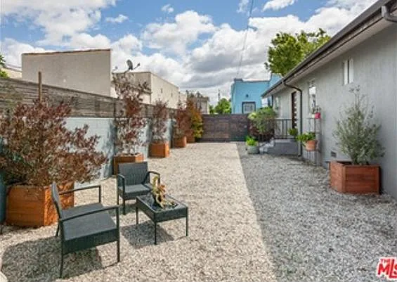 2 bed, 850 sqft, $3,000 — Photo 3