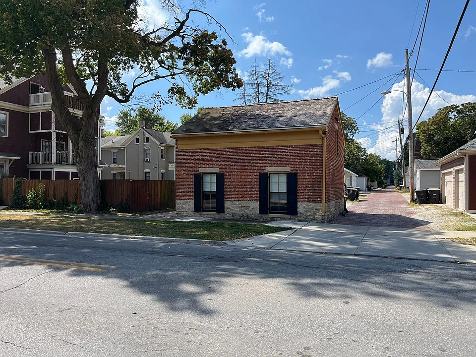 918 Van Buren St