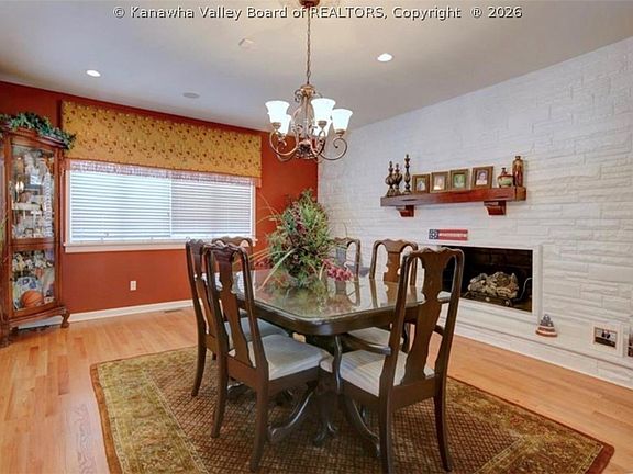 4th image of 862 Alta Rd