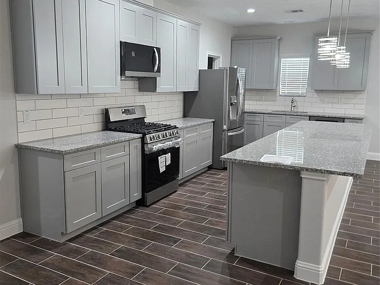 213 Adoue Ave — Photo 18