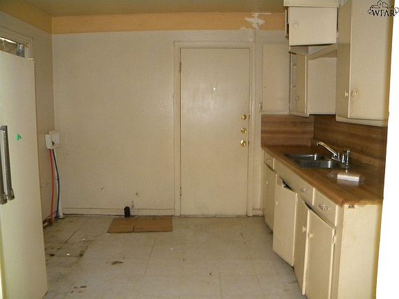 3rd image of 3303 1/2 Garfield St
