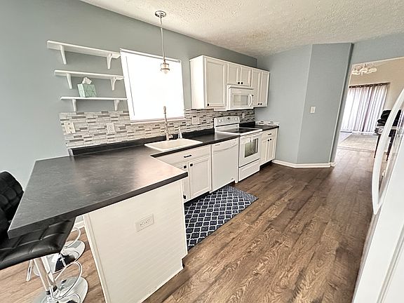 4th image of 434 Vernon Pl
