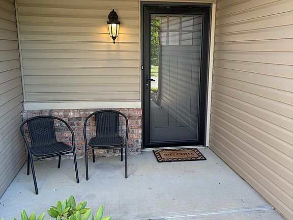 2nd image of 394 E Quail Wood Ln
