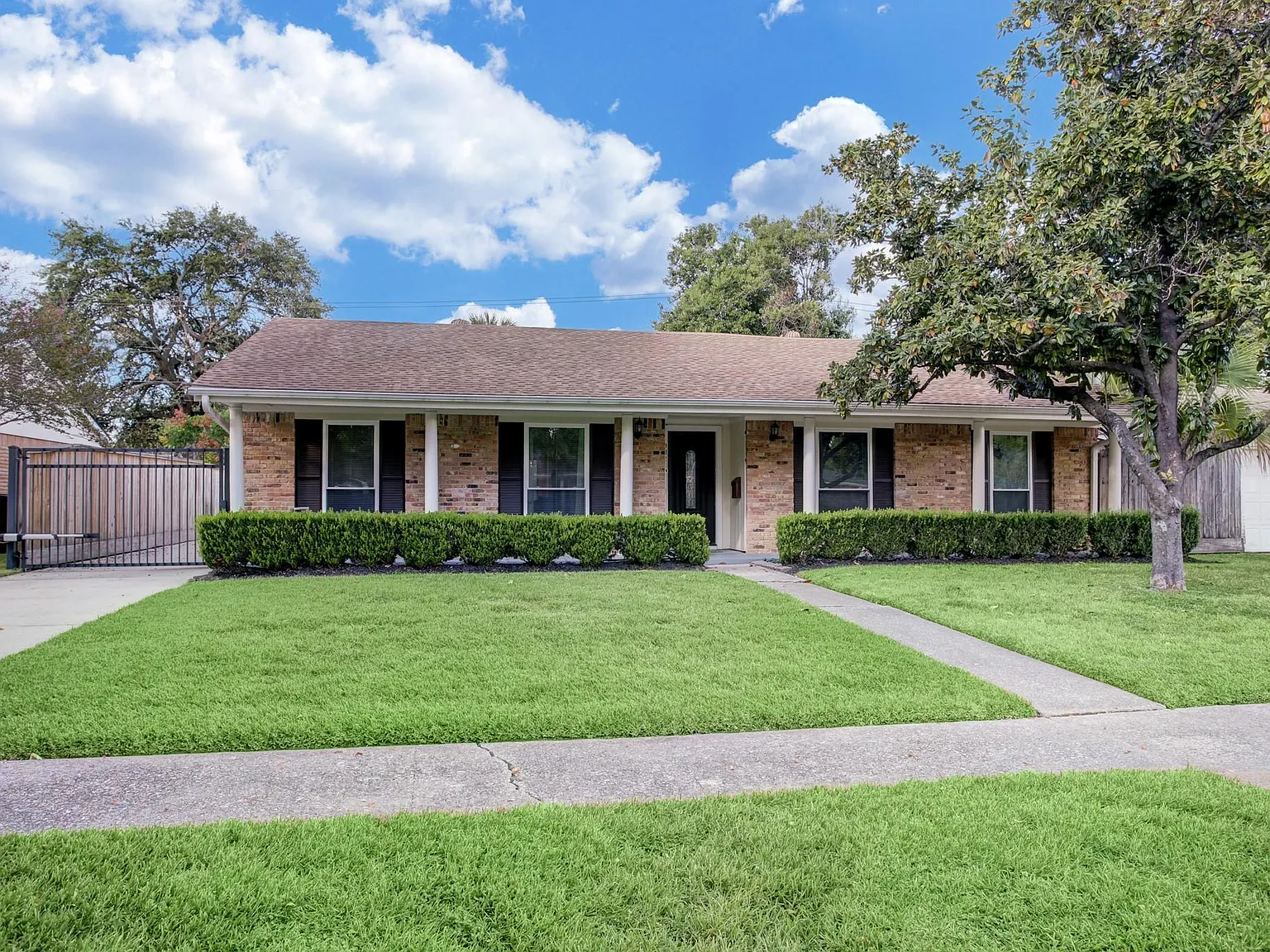 3 bed, 2.0 bath, 1644 sqft, $2,700 — Photo 2