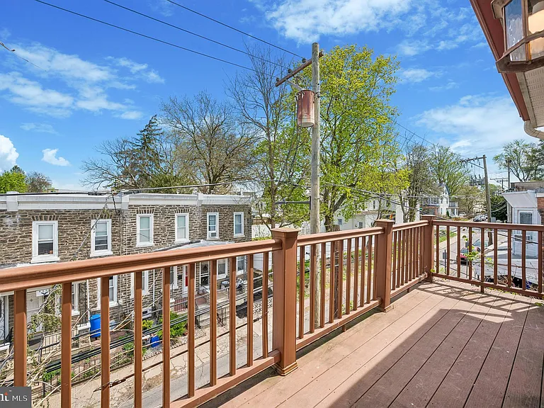 447 Dupont St — Photo 23