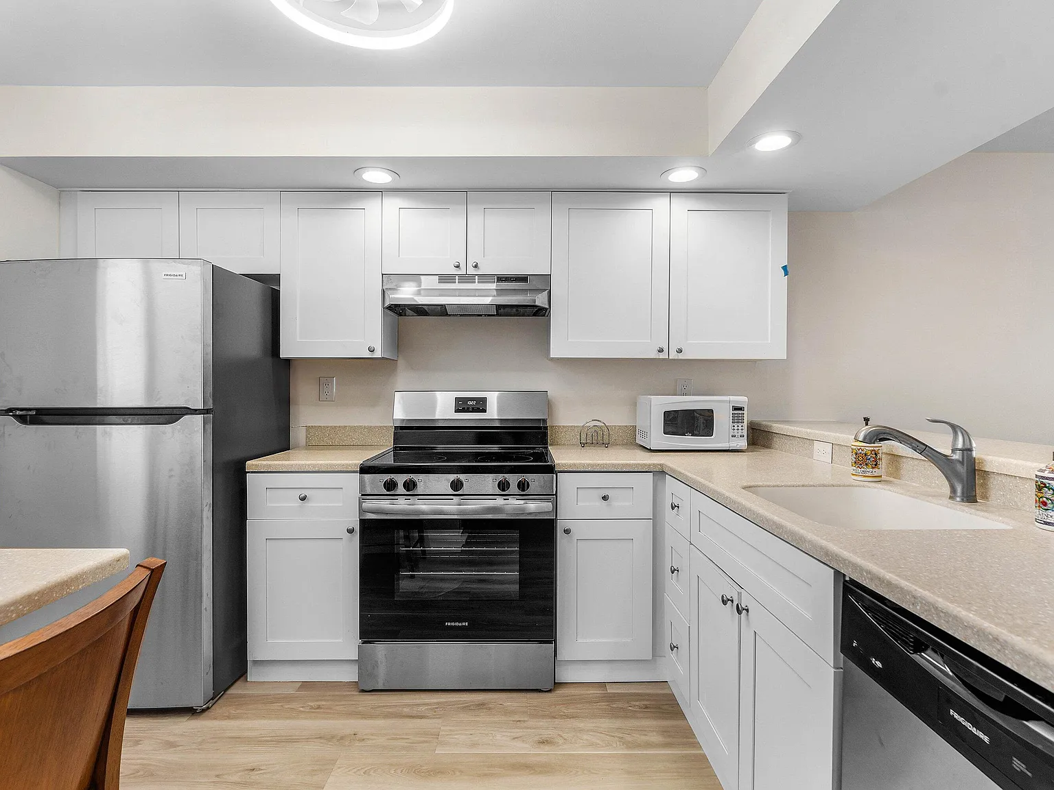2 bed, 2.0 bath, 1004 sqft, $2,200 — Photo 4