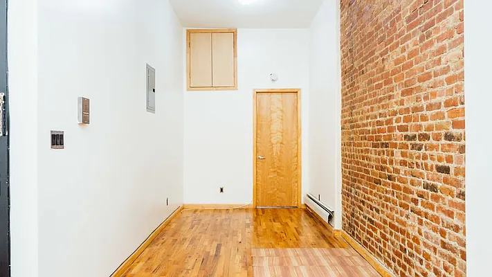Rented by Nooklyn NYC LLC | media 31