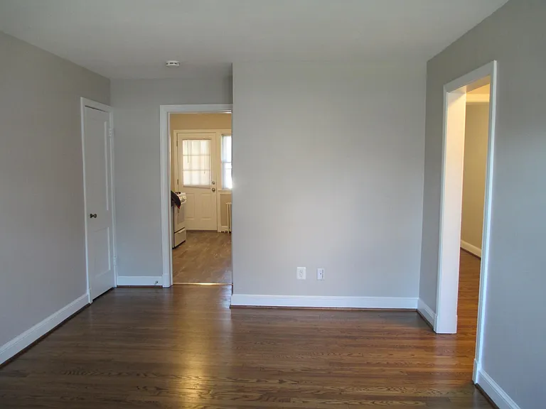 300 S Maple Ave — Photo 10