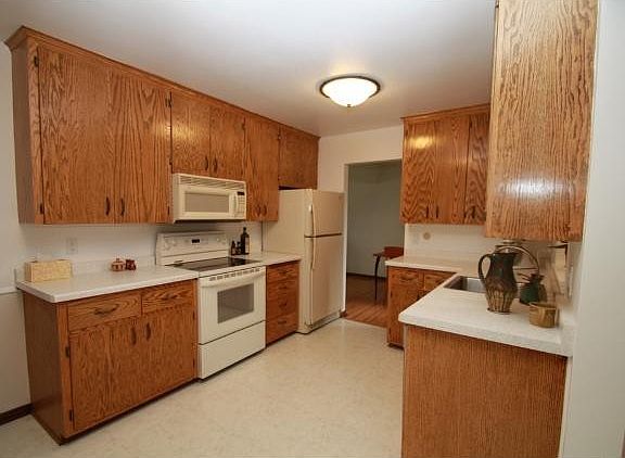 5th image of 2576 Mayfair Ave