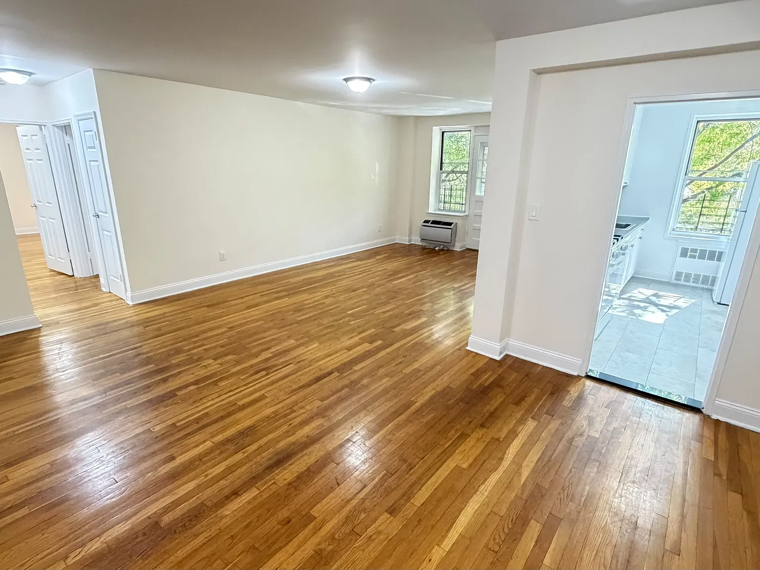 2 bed, 1100 sqft, $3,300 — Photo 3