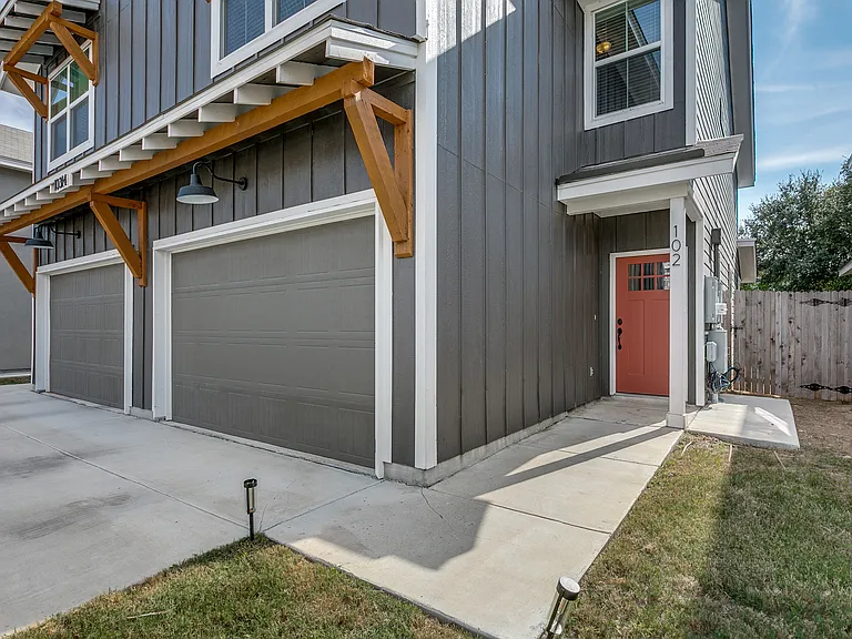 10314 Lynwood Vlg #102 — Photo 3