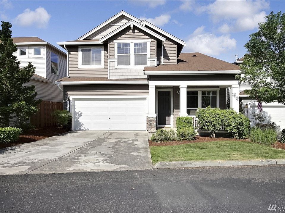 Verona in Lakeland offers gated privacy, location, and luxury! This 4 bedroom, 2.5 bath home is move in ready!