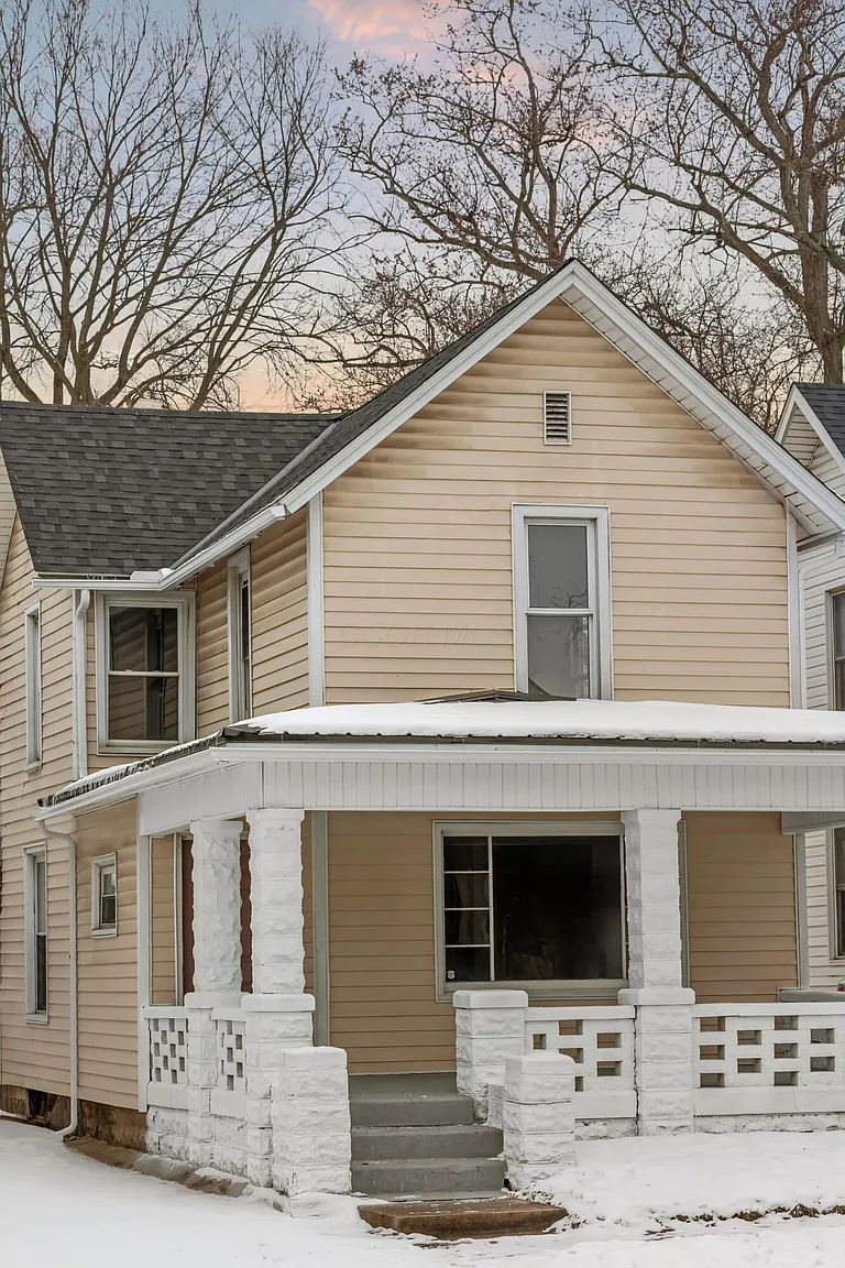 115 Oakwood Ave photo 1