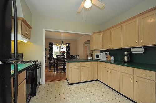 4th image of 116 New Hyde Park Rd