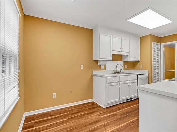 3rd image of 900 N North Main St #13