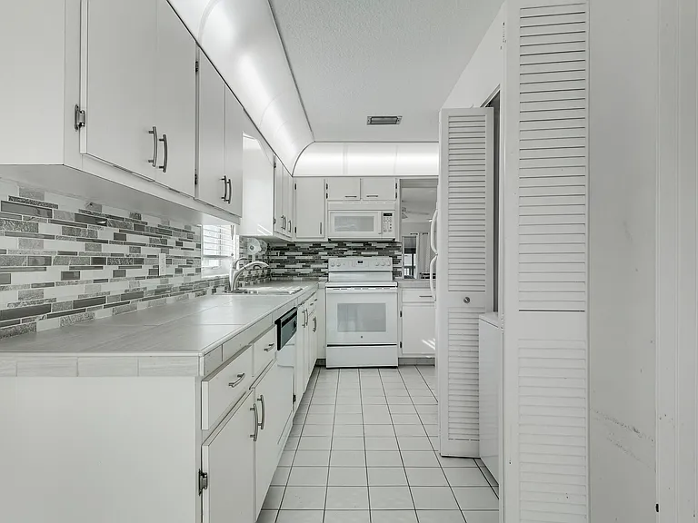 13679 Date Palm Ct #B — Photo 11