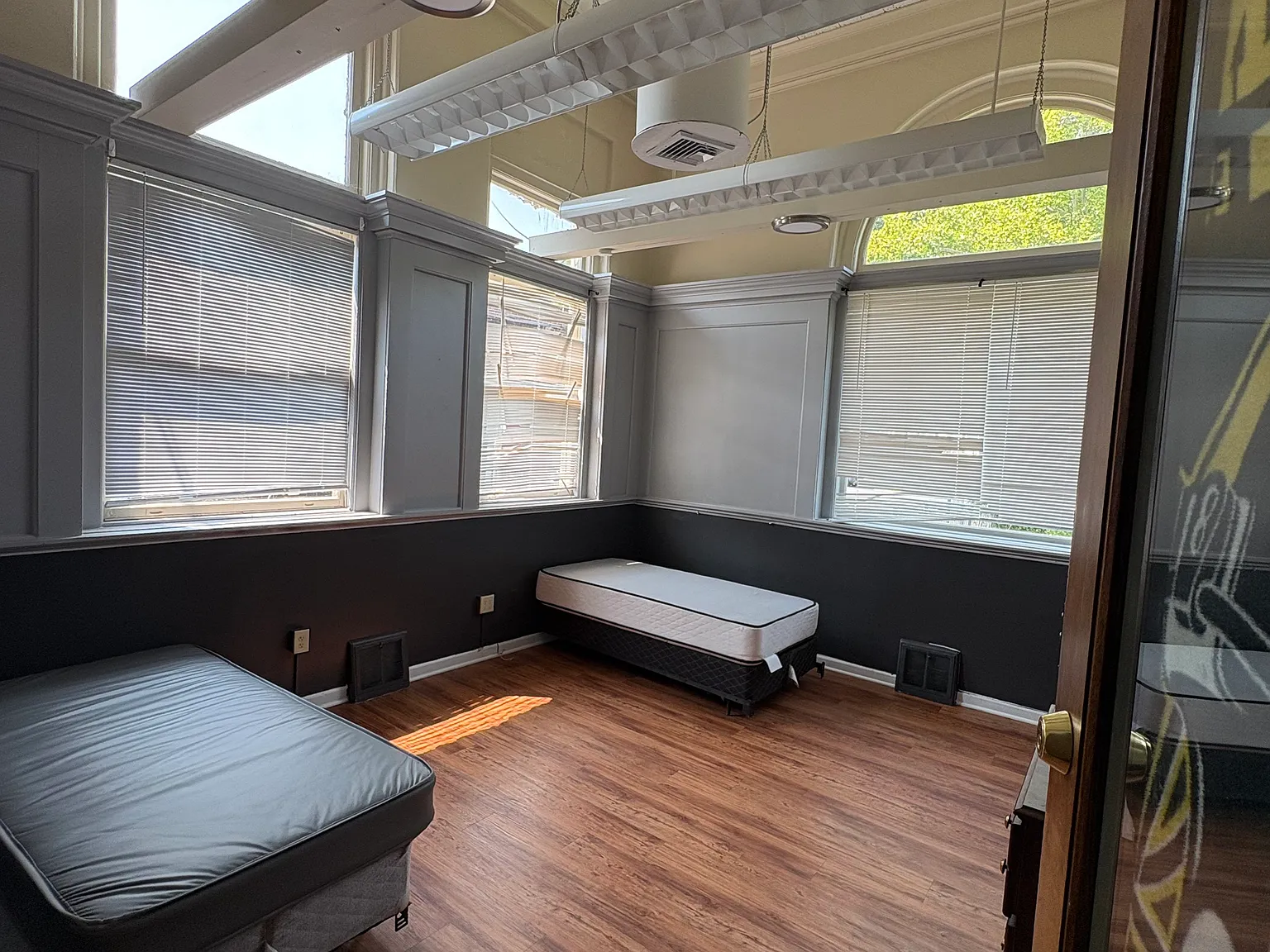 5 bed, 2500 sqft, $2,495 — Photo 4