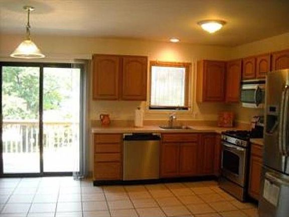 3rd image of 201 Watchung Ave APT 16