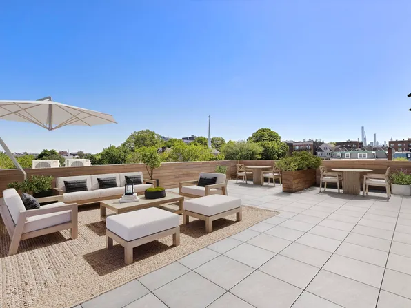 4525 Bergenwood Avenue image 6 of 9