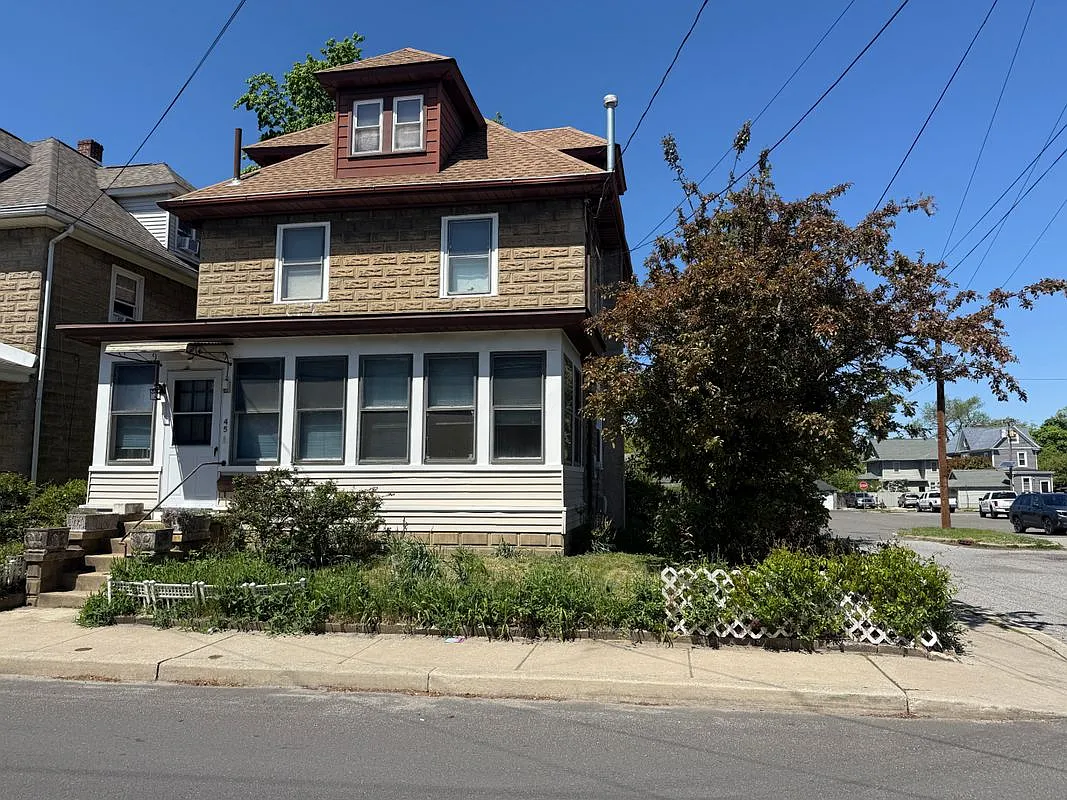 4 bed, 1.5 bath, 1800 sqft, $2,900 — Photo 2