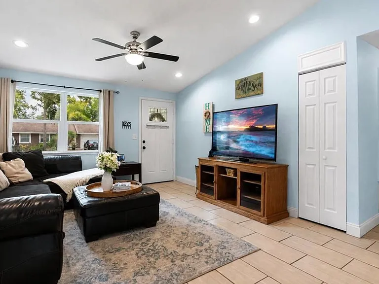3042 Hanna Ct — Photo 6