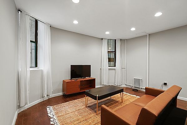 1st image of 285 Saint Nicholas Ave S #L100