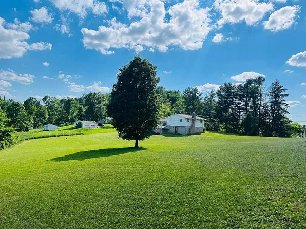 230 Northview Rd, Wellsburg, WV 26070