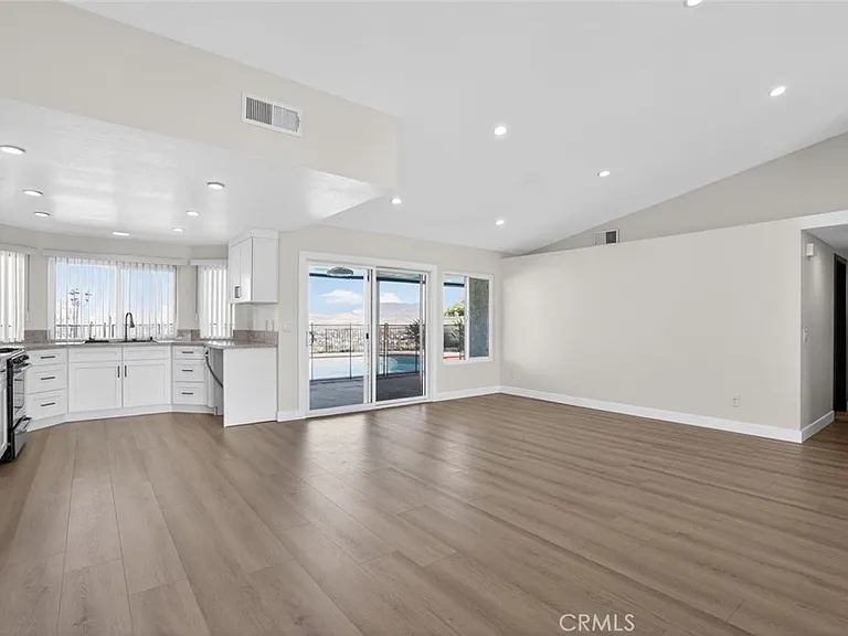 28131 Florence Ln — Photo 10