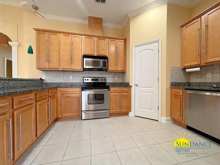1548 Venice Ave — Photo 6
