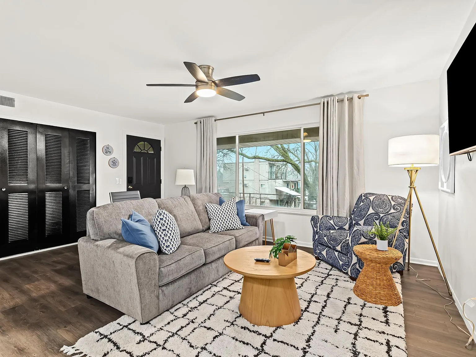 1 bed, 750 sqft, $3,500 — Photo 3