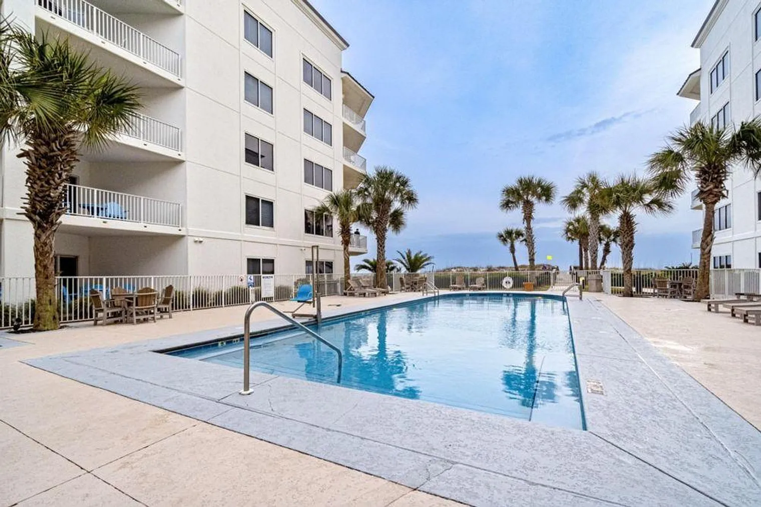 3 bed, 2.0 bath, 1689 sqft, $4,257 — Photo 3