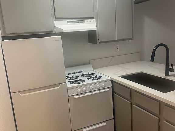 4th image of 25424 Normandie Ave APT 3