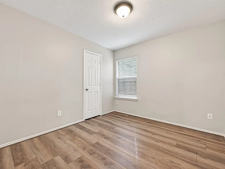 18499 Sunrise Pines Dr — Photo 32