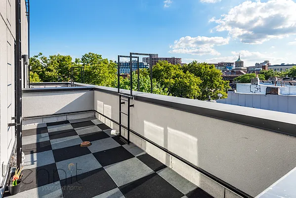 Rented by Rennit Inc. | media 10