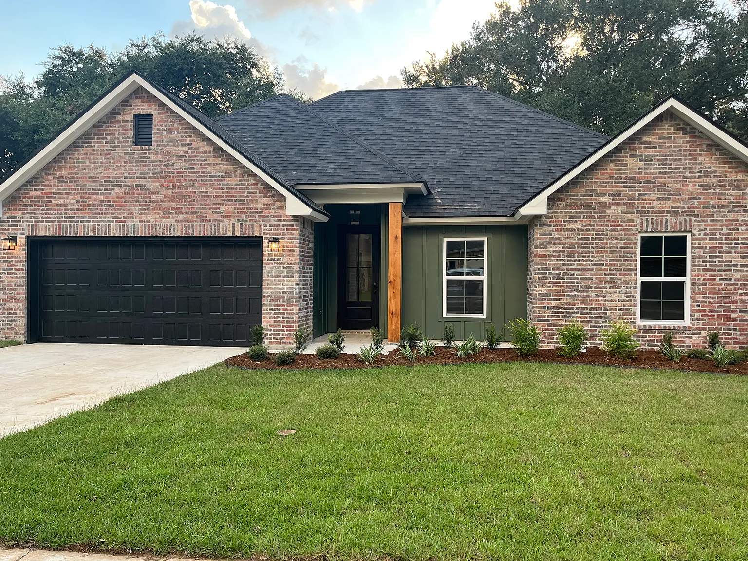101 Habersham Dr — Photo 2