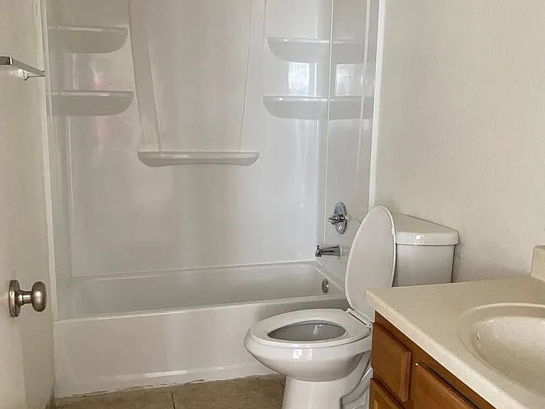 Roomy 2 bedroom 2 bathroom Apartment — Photo 16
