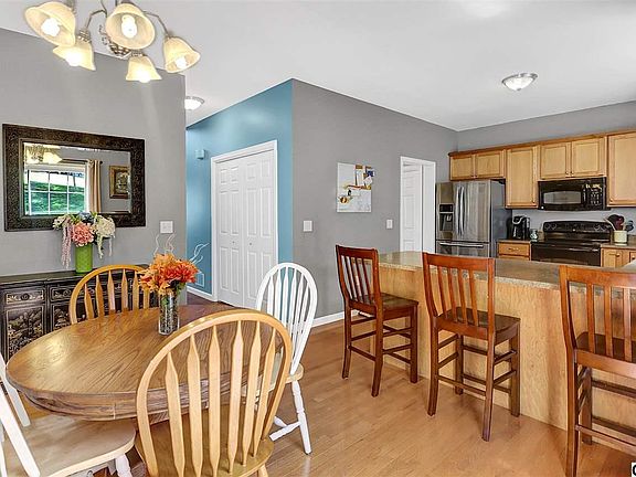 Kitchen / Breakfast Area
