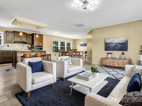 185 Bradshaw Cir, Candler, NC 28715