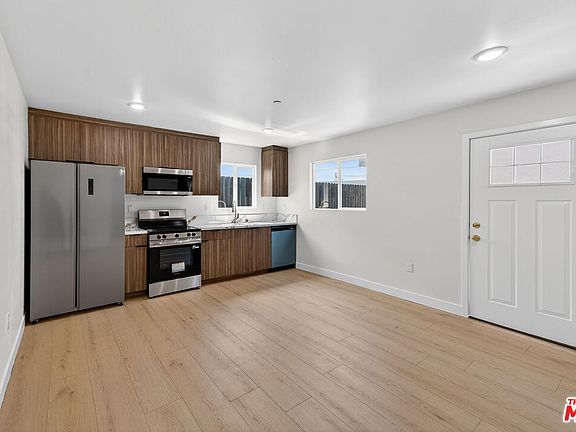 3rd image of 3436 Hunter St #1