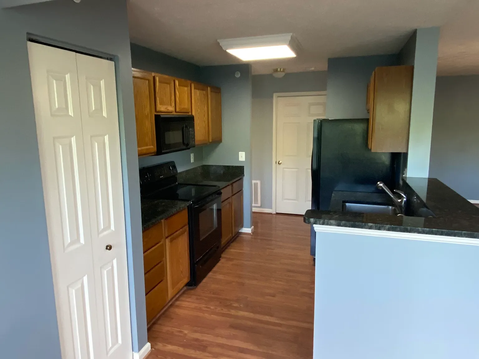 2 bed, 1200 sqft, $2,100 — Photo 4