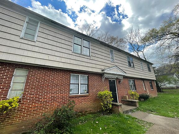 2nd image of 3302 Pinewood Ave APT 1