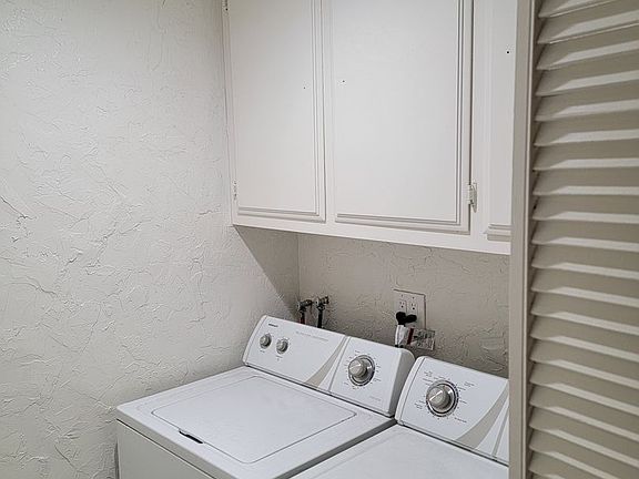 5th image of 28226 Larchmont Ln