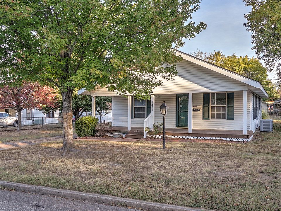 1st image of 1311 E McKinley Ave