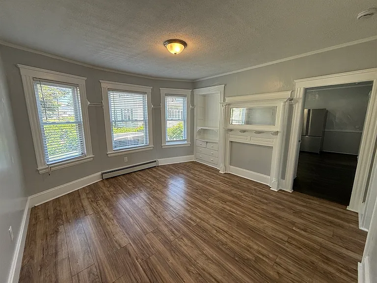 62-64 Lawrence St #62 — Photo 1