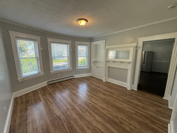 62-64 Lawrence St #62, Methuen, MA 01844