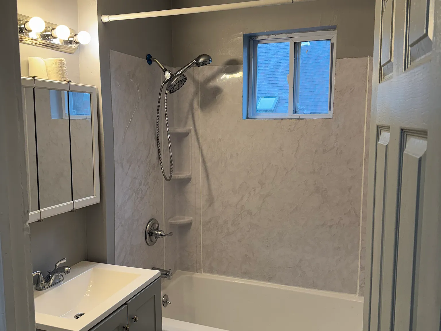 3 bed, 1400 sqft, $1,800 — Photo 2